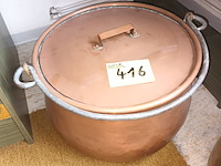 Lot 416 - koperen ketel met deksel - afbeelding 1 van  3