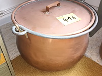 Lot 416 - koperen ketel met deksel - afbeelding 2 van  3