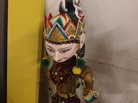 Lot 416 - poppen op sokkel. 3 stuks - afbeelding 2 van  5