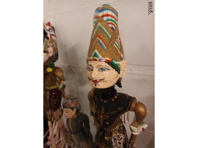 Lot 416 - poppen op sokkel. 3 stuks - afbeelding 4 van  5