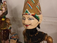 Lot 416 - poppen op sokkel. 3 stuks - afbeelding 4 van  5