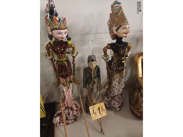 Lot 416 - poppen op sokkel. 3 stuks - afbeelding 5 van  5