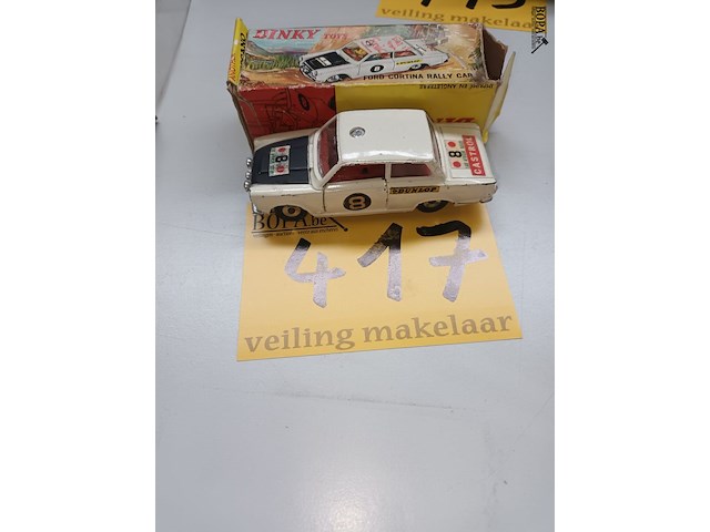 Lot 417 - dinky toys ford cortina - afbeelding 1 van  3