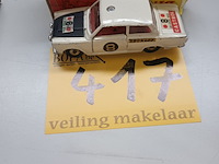 Lot 417 - dinky toys ford cortina - afbeelding 1 van  3