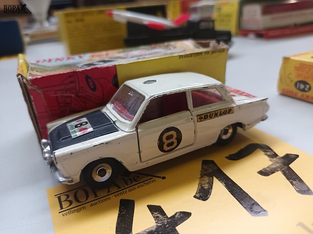 Lot 417 - dinky toys ford cortina - afbeelding 3 van  3