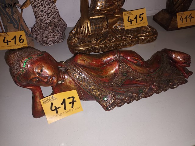 Lot 417 - houten beeld liggende boeddha - afbeelding 1 van  3