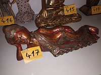 Lot 417 - houten beeld liggende boeddha - afbeelding 1 van  3