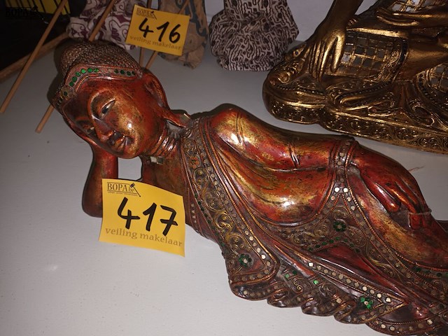 Lot 417 - houten beeld liggende boeddha - afbeelding 2 van  3