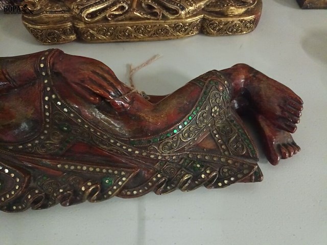 Lot 417 - houten beeld liggende boeddha - afbeelding 3 van  3