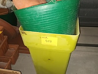 Lot 417 - klompen, mand en pot. 9 stuks - afbeelding 1 van  3