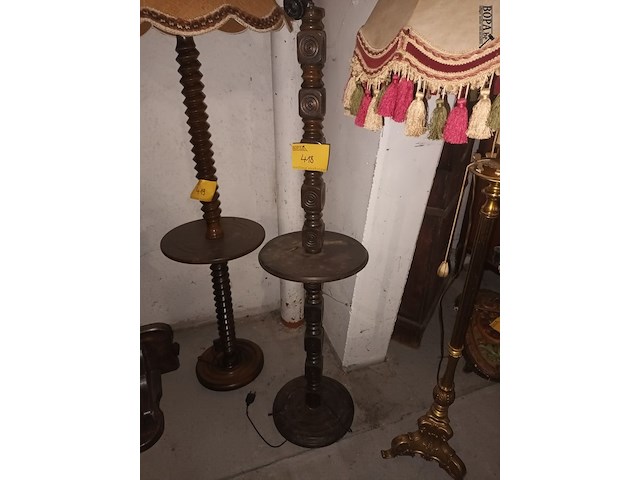 Lot 418 - houten vloerlamp zonder kap - afbeelding 1 van  4