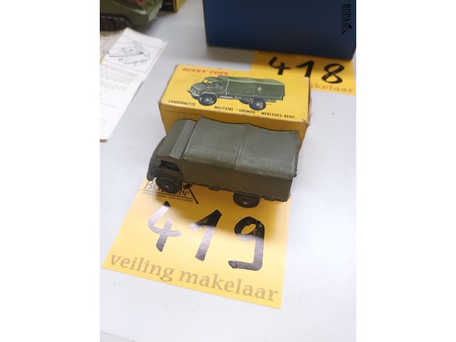 Lot 419 - dinky toys unimog - afbeelding 1 van  3