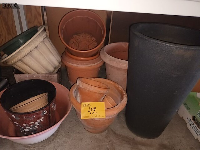 Lot 42 - bloempotten. 20 stuks - afbeelding 1 van  4