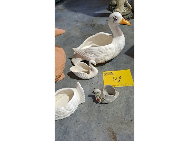 Lot 42 - bloempotten thema zwaan - 5 stuks - afbeelding 3 van  3