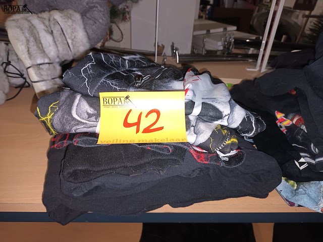 Lot 42 - broeken. 5 stuks - afbeelding 1 van  3