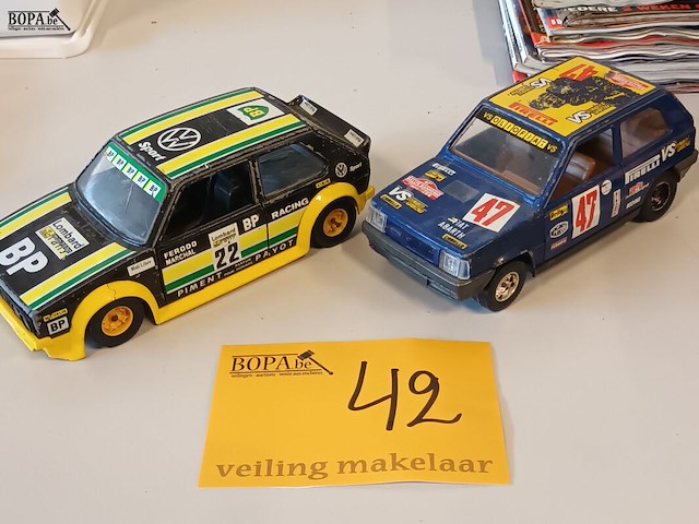 Lot 42 - burago golf en fiat. 2 stuks - afbeelding 1 van  9