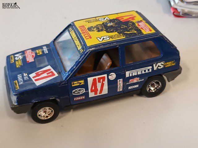 Lot 42 - burago golf en fiat. 2 stuks - afbeelding 2 van  9