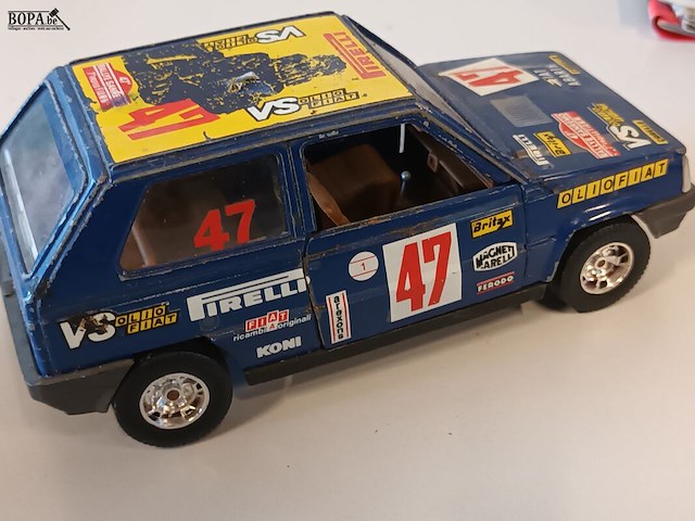 Lot 42 - burago golf en fiat. 2 stuks - afbeelding 3 van  9