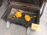Lot 42 - dewalt materiaalkoffer met inhoud - afbeelding 1 van  4