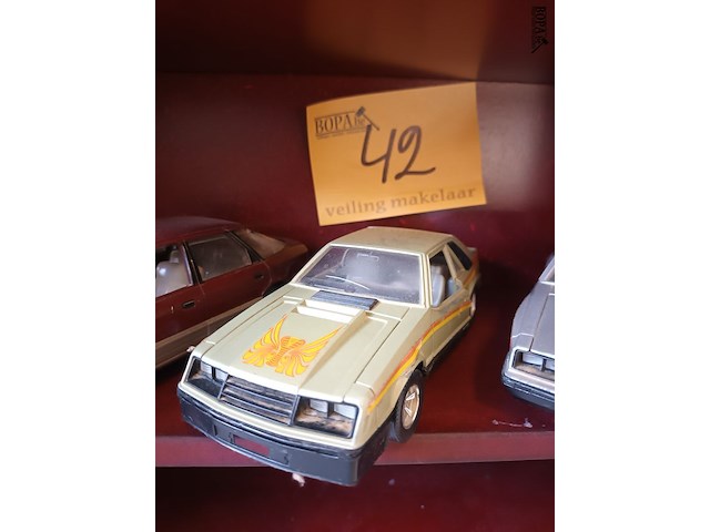 Lot 42 - ford auto’s op schaal. 3 stuks - afbeelding 3 van  9