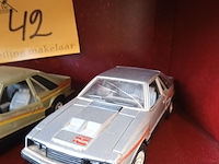 Lot 42 - ford auto’s op schaal. 3 stuks - afbeelding 4 van  9