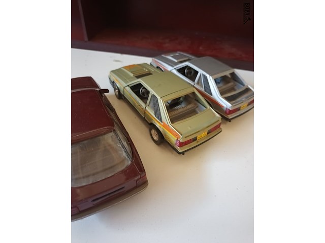 Lot 42 - ford auto’s op schaal. 3 stuks - afbeelding 8 van  9