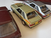 Lot 42 - ford auto’s op schaal. 3 stuks - afbeelding 8 van  9