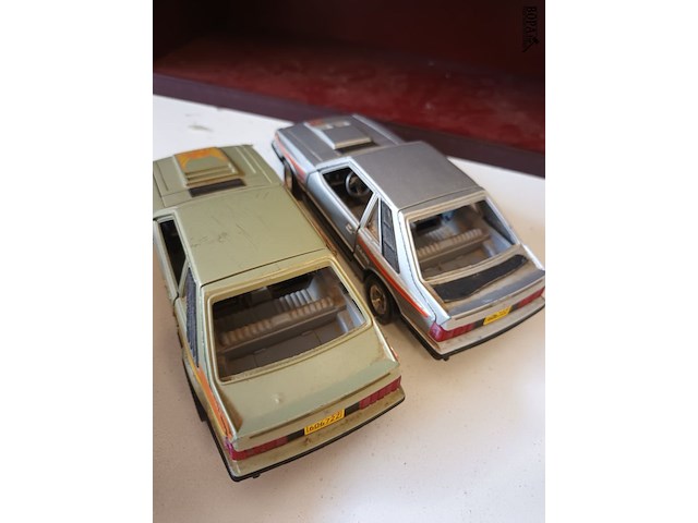 Lot 42 - ford auto’s op schaal. 3 stuks - afbeelding 9 van  9