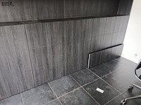 Lot 42 - grijze wandkast - afbeelding 3 van  4