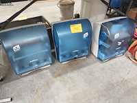 Lot 42 - handdoekpapier dispenser lotus. 3 stuks - afbeelding 1 van  3