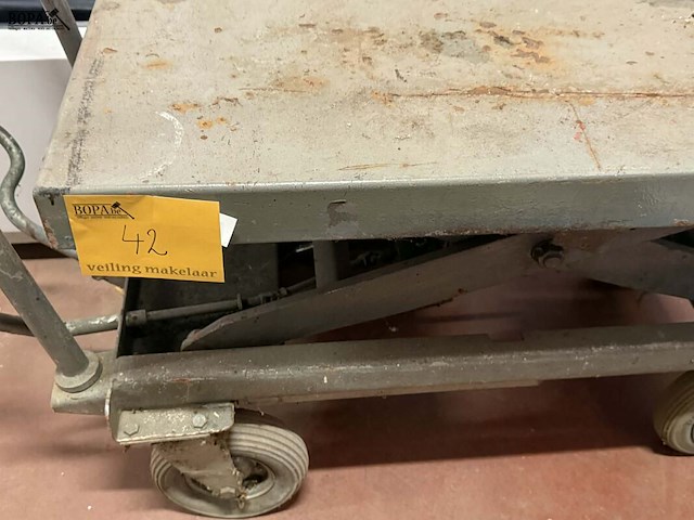 Lot 42 - industriële kar op wielen, verstelbaar in hoogte - afbeelding 1 van  4