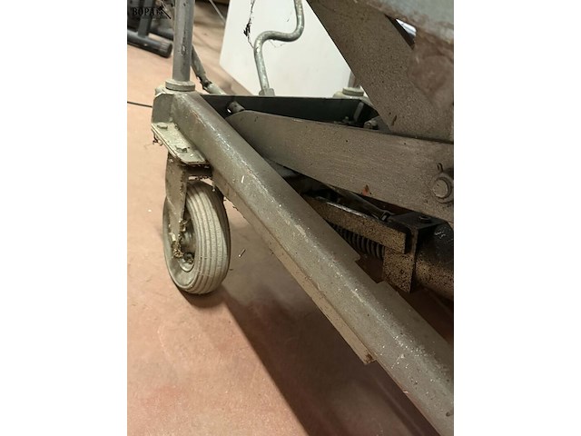 Lot 42 - industriële kar op wielen, verstelbaar in hoogte - afbeelding 3 van  4