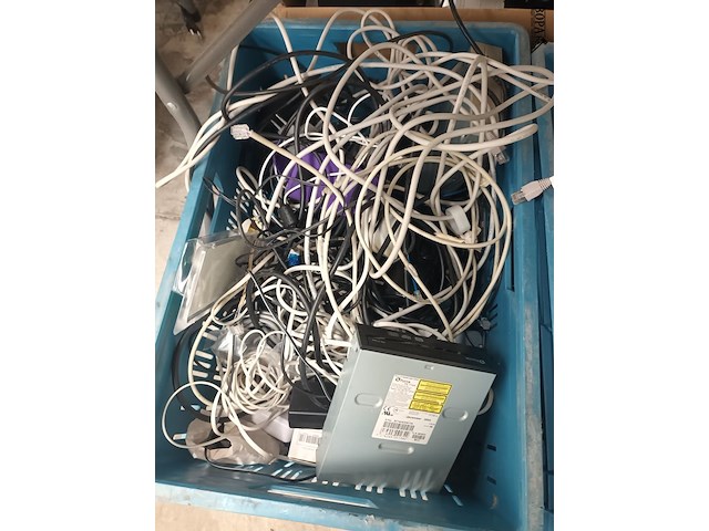 Lot 42 - kabels en accessoires voor computers - afbeelding 2 van  4