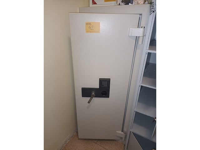 Lot 42 - kluis vds - afbeelding 1 van  4