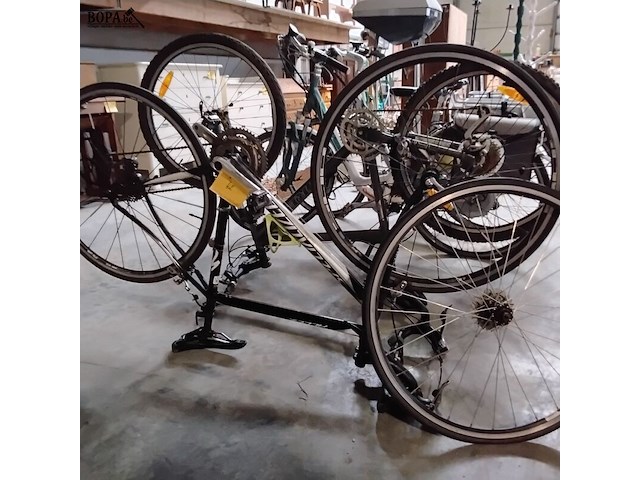 Lot 42 - koersfiets specialized met onderdelen chimano + extra wiel - afbeelding 1 van  6