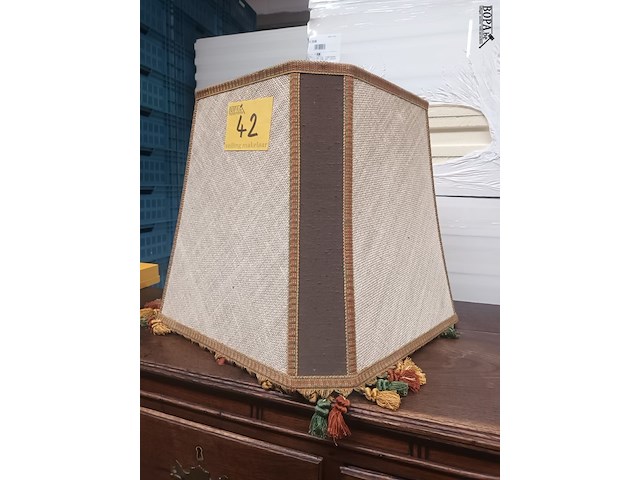 Lot 42 - lampenkap - afbeelding 1 van  3
