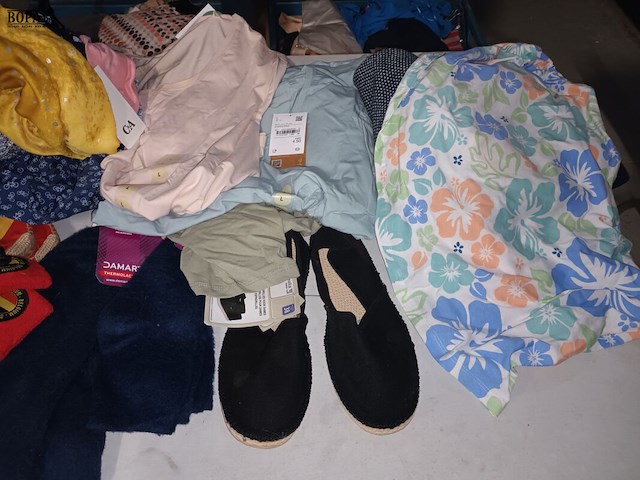 Lot 42 - lot kledij - afbeelding 2 van  6