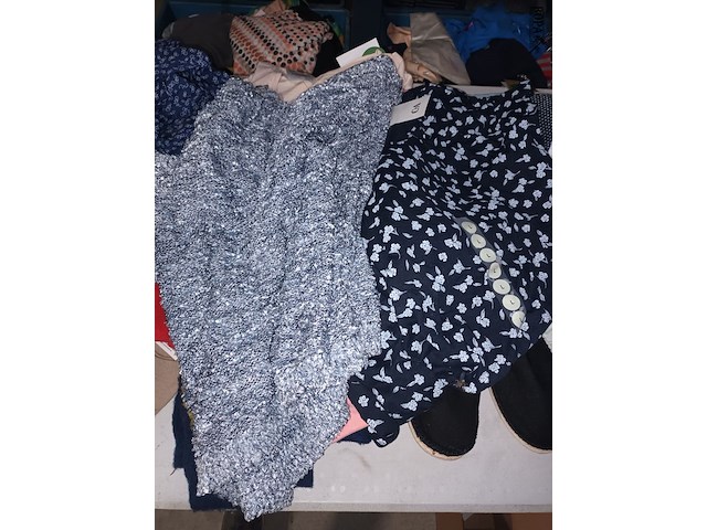 Lot 42 - lot kledij - afbeelding 3 van  6