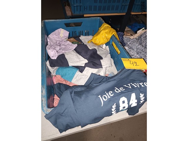 Lot 42 - lot kledij - afbeelding 4 van  6