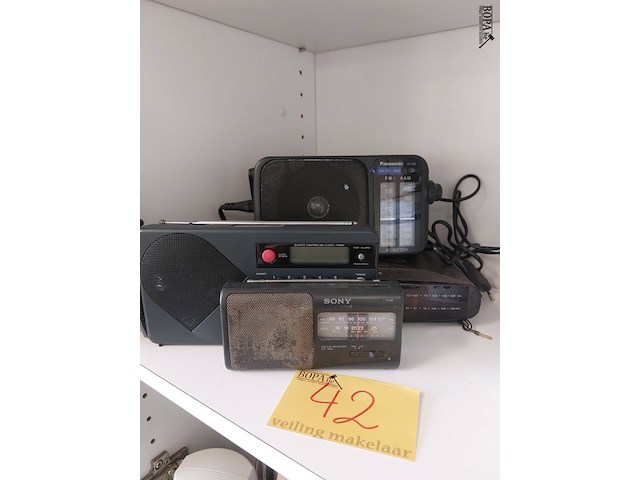 Lot 42 - lot radioklokjes, 4 stuks - afbeelding 1 van  5