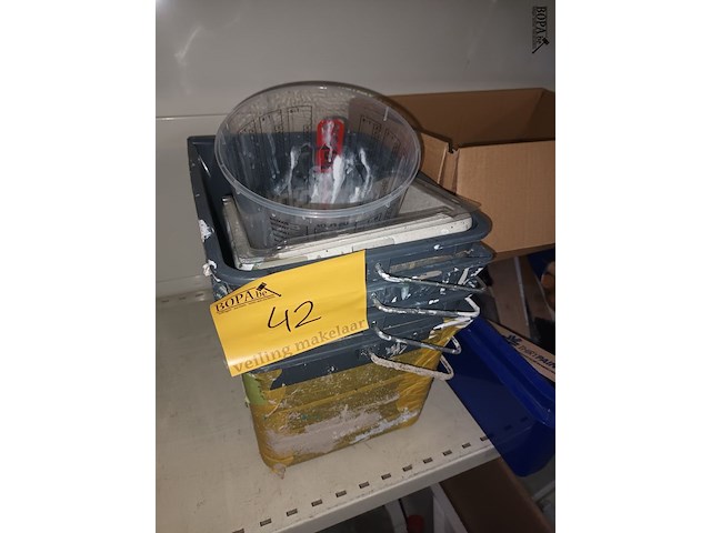 Lot 42 - lot schildersgereedschap - afbeelding 6 van  6