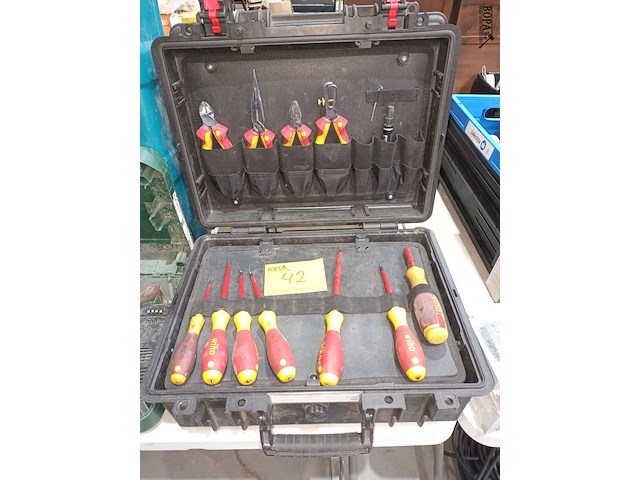 Lot 42 - materiaalkoffer wiha met inhoud - afbeelding 1 van  4