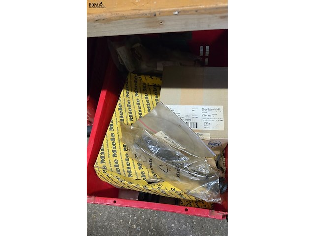 Lot 42 - miele diverse onderdelen - afbeelding 1 van  8