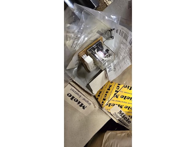 Lot 42 - miele diverse onderdelen - afbeelding 3 van  8