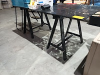 Lot 42 - tafel met glazen blad - afbeelding 1 van  3