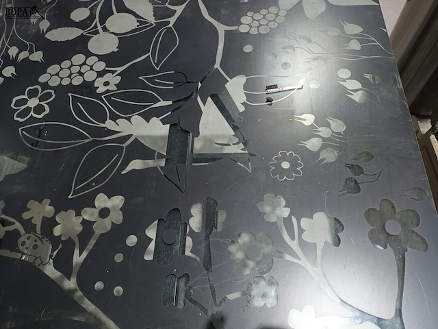 Lot 42 - tafel met glazen blad - afbeelding 2 van  3