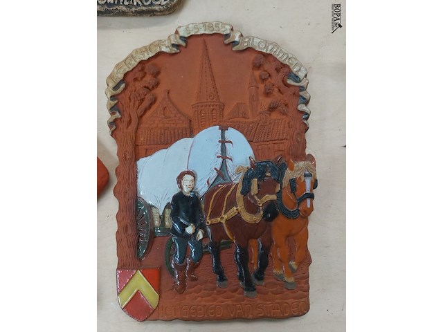 Lot 42 - terracotta wanddecoratie, 4 stuks - afbeelding 2 van  5