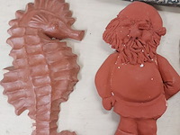 Lot 42 - terracotta wanddecoratie, 4 stuks - afbeelding 4 van  5