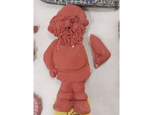 Lot 42 - terracotta wanddecoratie, 4 stuks - afbeelding 5 van  5