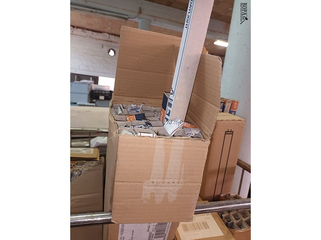 Lot 42 - tl lampen - afbeelding 2 van  5